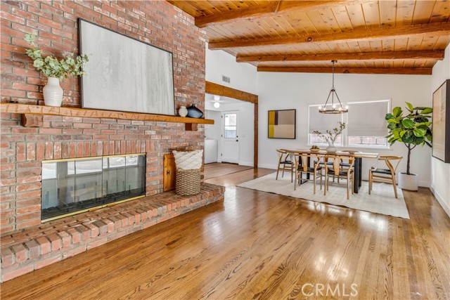 Detail Gallery Image 5 of 27 For 8308 Zelzah, Northridge,  CA 91325 - 3 Beds | 2 Baths