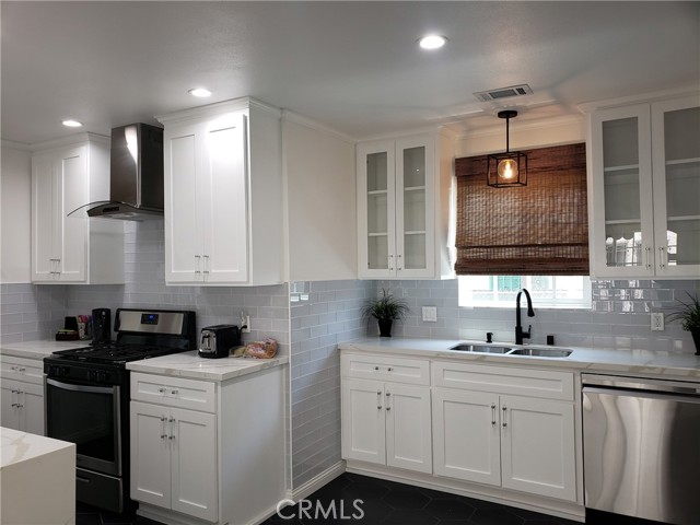 7519 La Salle Avenue, Los Angeles CA: https://media.crmls.org/medias/ad0217bf-8bf7-409a-8342-5231effc1ae3.jpg