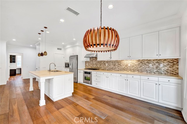 34 Somerton, Irvine CA: https://media.crmls.org/medias/ad023ac2-e3ef-4887-bf7f-c2f4432515f9.jpg