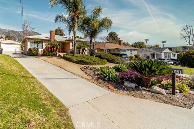 Detail Gallery Image 2 of 42 For 3341 Thelma, La Crescenta,  CA 91214 - 3 Beds | 3 Baths