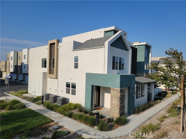 27078 Painted Sky Way, Valencia CA: https://media.crmls.org/medias/ad02a959-64e3-4dee-93f8-947732a0d2b8.jpg