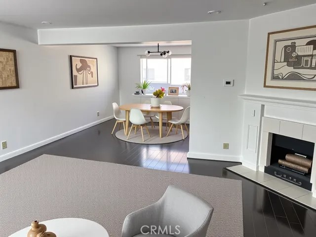 Detail Gallery Image 4 of 24 For 18550 Hatteras St #7,  Los Angeles,  CA 91356 - 2 Beds | 2/1 Baths