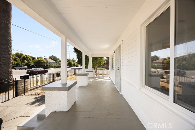 594 W 10th Street, San Bernardino CA: https://media.crmls.org/medias/ad0406d0-ff43-4d87-bc3e-7c455930b6cf.jpg