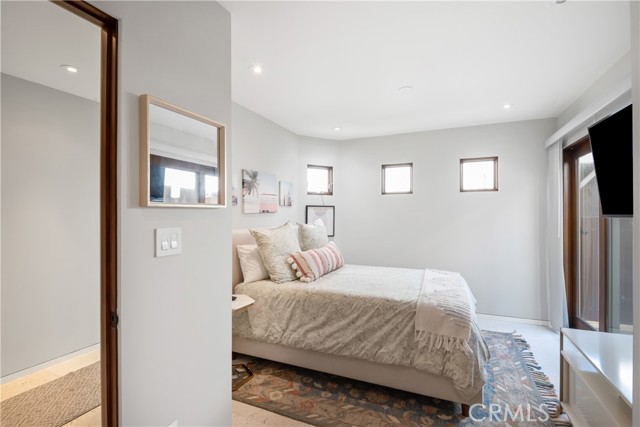 221 36th Street, Manhattan Beach, California 90266, 3 Bedrooms Bedrooms, ,3 BathroomsBathrooms,Residential,Sold,36th,SB22069794