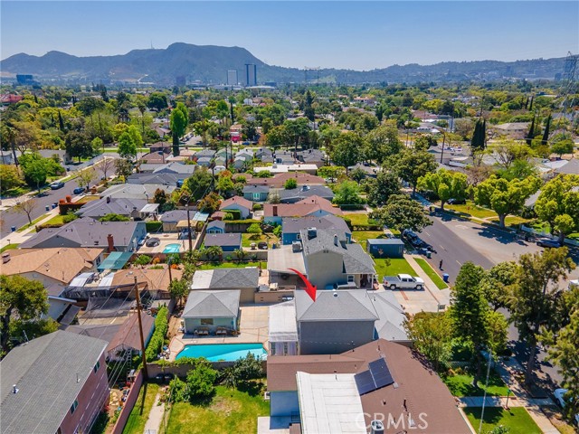 1234 N Pass Avenue, Burbank CA: https://media.crmls.org/medias/ad057316-2073-4e0c-a3df-91b4e15b794f.jpg