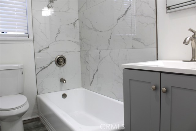 Detail Gallery Image 11 of 13 For 10810 S Manhattan Pl, Los Angeles,  CA 90047 - 1 Beds | 1 Baths