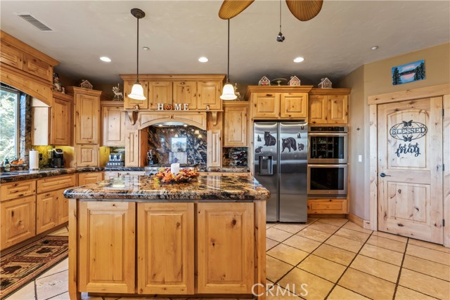 Detail Gallery Image 11 of 67 For 1454 Lovers Ln, Lake Arrowhead,  CA 92352 - 5 Beds | 3/1 Baths