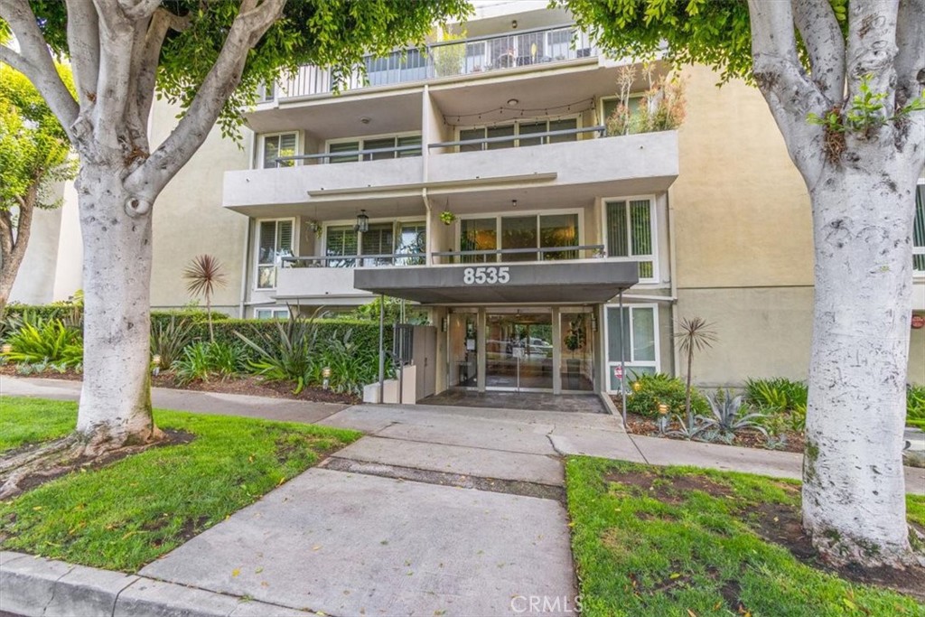 8535 W West Knoll #209
