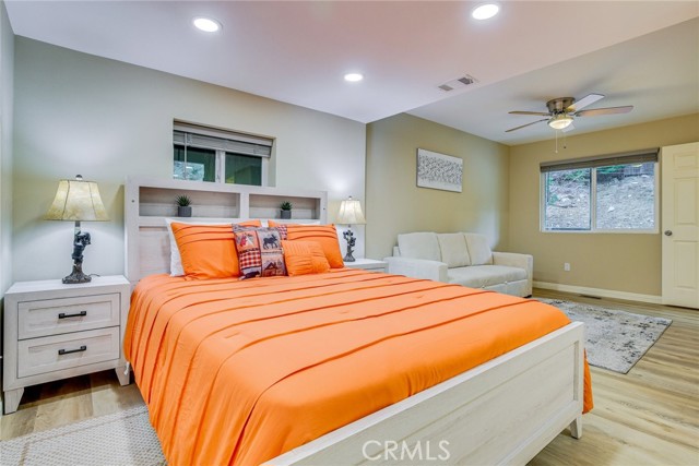 Detail Gallery Image 2 of 26 For 26131 Lake Forest Dr, Twin Peaks,  CA 92391 - 3 Beds | 3 Baths