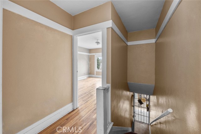 1631 W 11th Place, Los Angeles CA: https://media.crmls.org/medias/ad0712ce-b7e7-4161-9c2d-e4cfe132f920.jpg