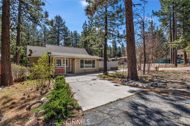 Detail Gallery Image 1 of 27 For 455 Crane Dr, Big Bear Lake,  CA 92315 - 3 Beds | 3 Baths