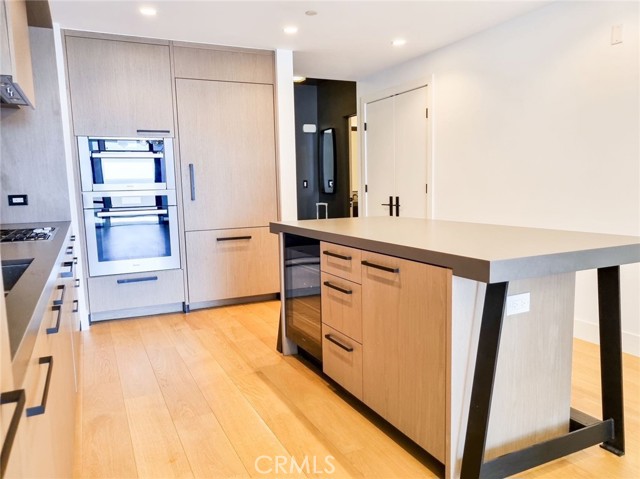 Detail Gallery Image 4 of 24 For 10777 Wilshire Bld #606,  Los Angeles,  CA 90024 - 1 Beds | 2 Baths