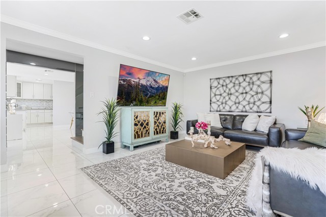 Detail Gallery Image 4 of 52 For 1440 Holbrook St, Eagle Rock,  CA 90041 - 3 Beds | 3/1 Baths