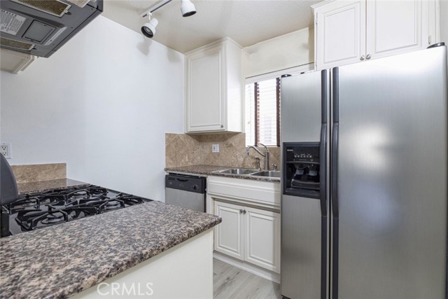 7035 Woodley Avenue, 216 photo 6