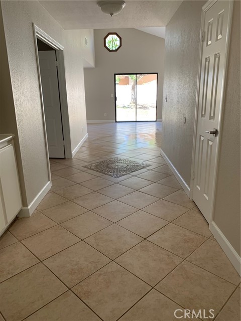 24150 Cruise Circle Drive, Canyon Lake CA: https://media.crmls.org/medias/ad099b9f-2441-4a87-a4ce-e6ca4148c592.jpg