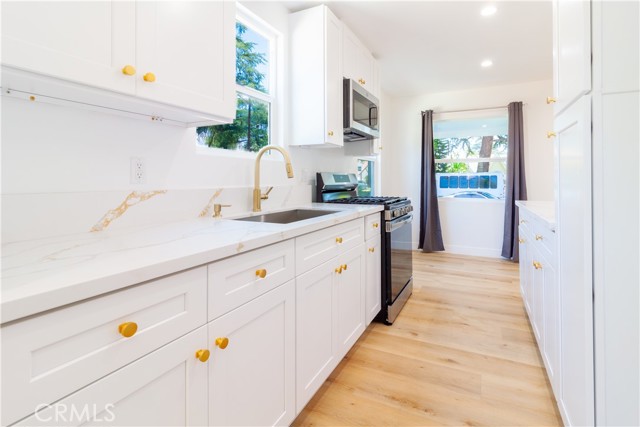 2123 Navarro Avenue, Altadena CA: https://media.crmls.org/medias/ad09c72d-da67-44ff-9b58-aeec7495afa1.jpg