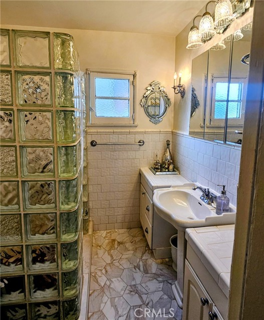 Detail Gallery Image 10 of 21 For 1005 W Roses, San Gabriel,  CA 91775 - 3 Beds | 2 Baths