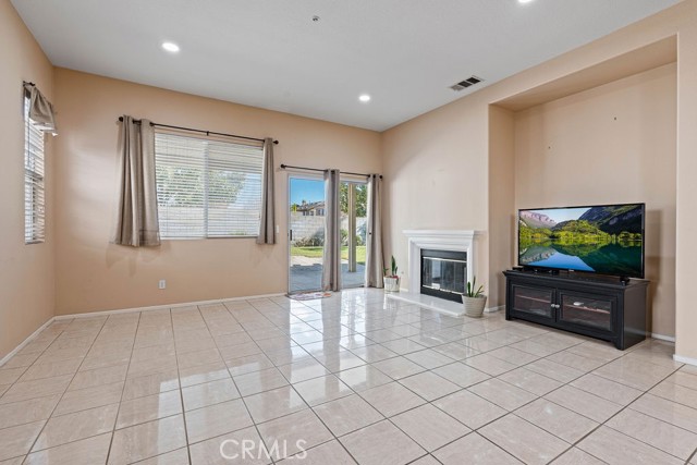 Detail Gallery Image 11 of 34 For 6749 Regal Park Dr, Fontana,  CA 92336 - 4 Beds | 2 Baths