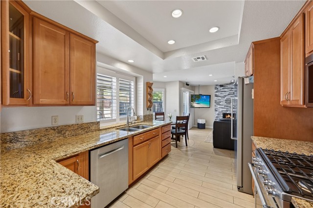 Detail Gallery Image 13 of 37 For 13632 Kings Canyon Ct, Fontana,  CA 92336 - 4 Beds | 2/1 Baths