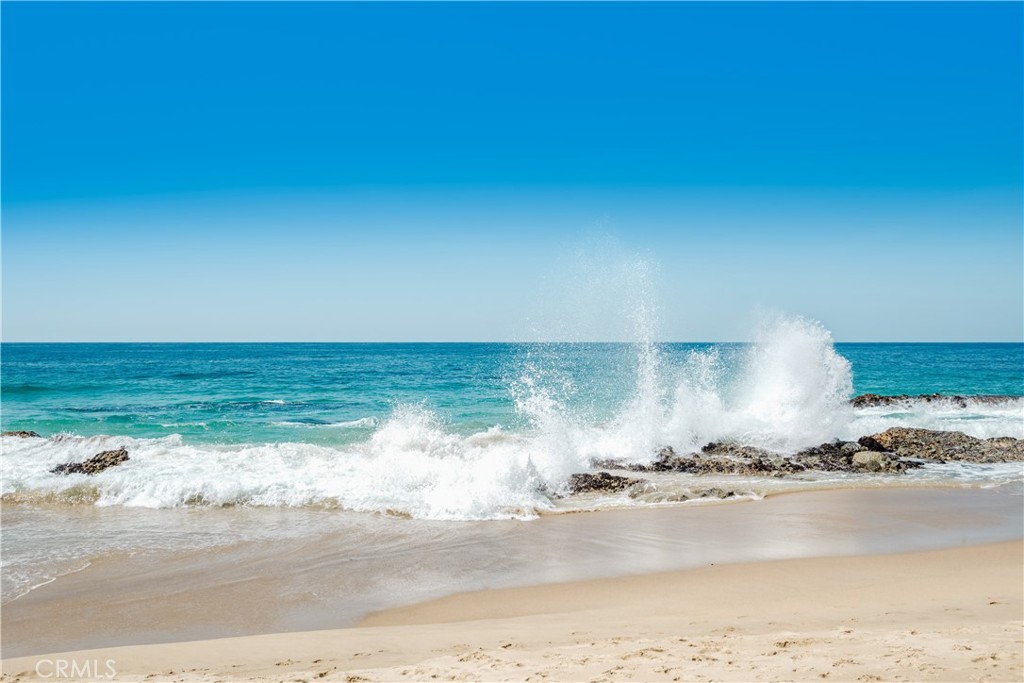 https://media.crmls.org/medias/ad0ba21a-e996-486a-abd6-80a669376b5f.jpg?preset=X-Large