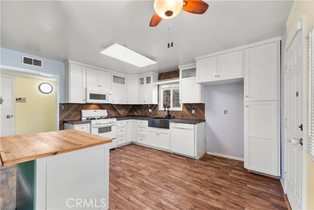 1564 Monte Vista Avenue, Rosamond CA: https://media.crmls.org/medias/ad0bf5e8-e775-4d1a-abfe-cee9d1fa4921.jpg