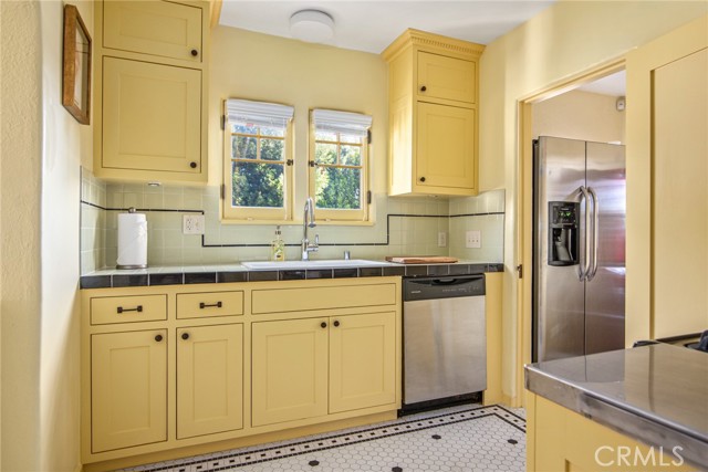 Detail Gallery Image 17 of 38 For 8246 4th St, Los Angeles,  CA 90048 - 2 Beds | 2 Baths