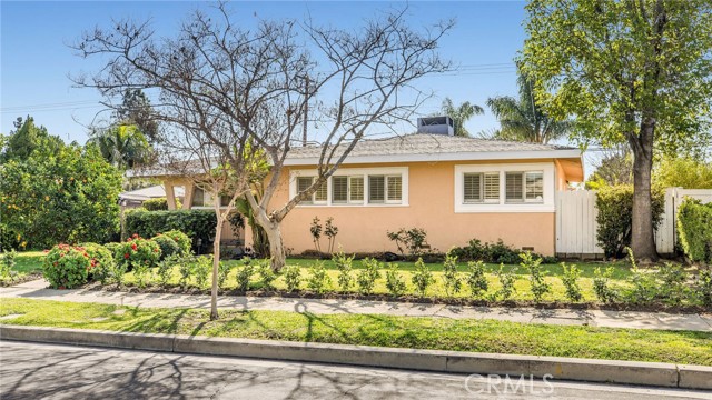 Detail Gallery Image 2 of 34 For 16642 Los Alimos St, Granada Hills,  CA 91344 - 4 Beds | 2/1 Baths