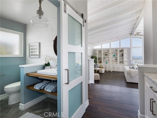 246 Via Los Miradores, Redondo Beach CA: https://media.crmls.org/medias/ad0da7ec-8085-4a4f-8358-db2132f738d4.jpg
