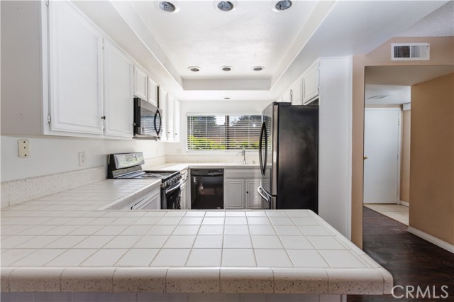 Detail Gallery Image 7 of 16 For 2512 N Tustin #D,  Santa Ana,  CA 92705 - 4 Beds | 2/1 Baths