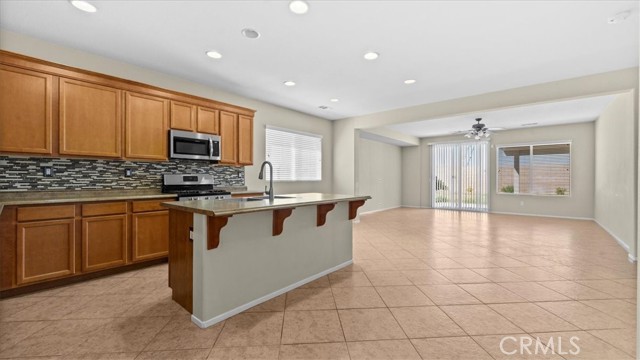 Detail Gallery Image 8 of 22 For 11768 Tiffany, Victorville,  CA 92392 - 3 Beds | 2 Baths