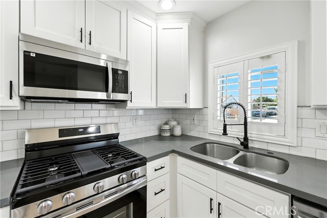 Detail Gallery Image 8 of 44 For 15605 Kervin Ave, Paramount,  CA 90723 - 4 Beds | 2 Baths