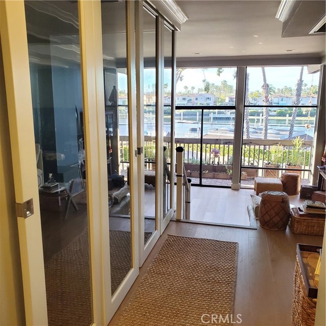 Detail Gallery Image 7 of 45 For 5201 Marina Pacifica S, Long Beach,  CA 90803 - 2 Beds | 2/1 Baths