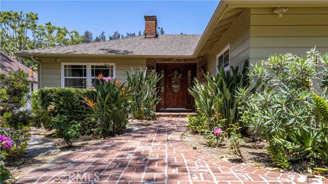 Detail Gallery Image 2 of 38 For 2741 E Glenoaks Bld, Glendale,  CA 91206 - 3 Beds | 2 Baths