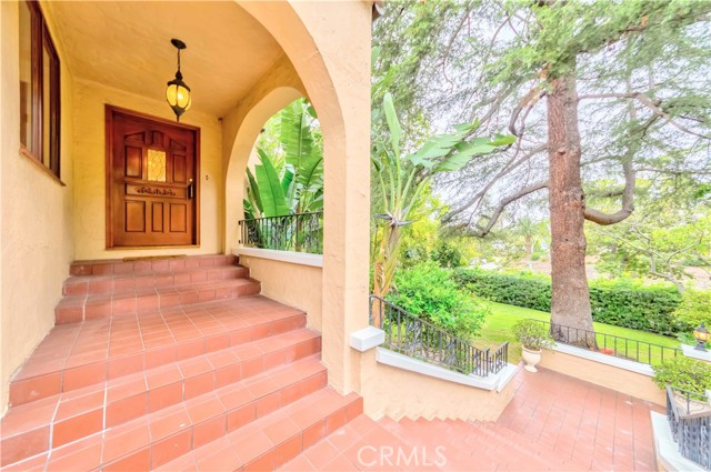 516 Orange Grove Avenue, South Pasadena CA: https://media.crmls.org/medias/ad0efe74-4af3-419f-a0bb-61f002b7f65c.jpg
