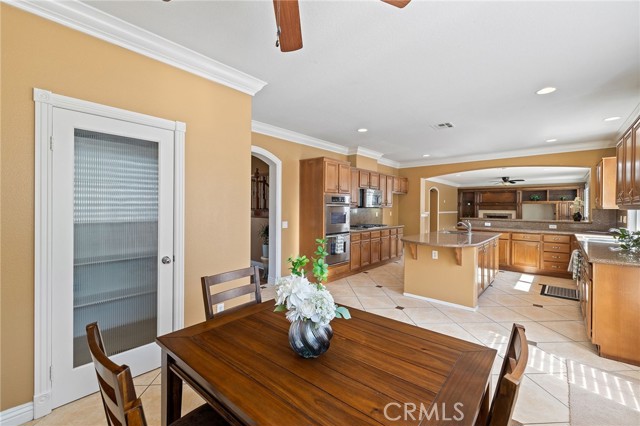 2394 Old Heritage Road, Riverside CA: https://media.crmls.org/medias/ad0f2af8-97ec-487c-9458-53730fa6cb4e.jpg