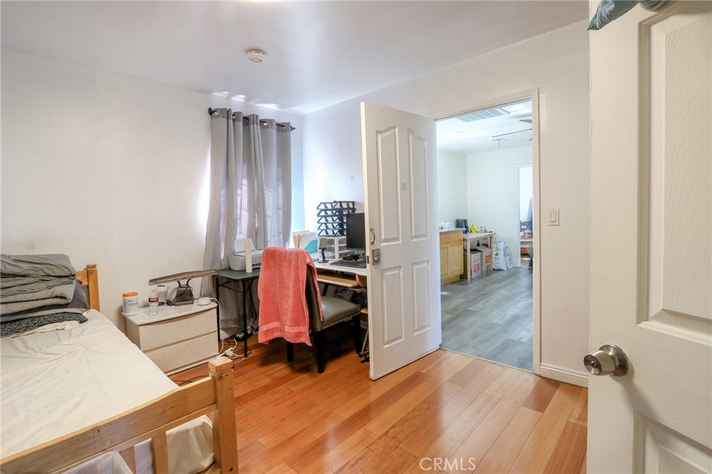 https://media.crmls.org/medias/ad0f5f98-cfe2-4667-9b7f-3710c51b7560.jpg?preset=X-Large