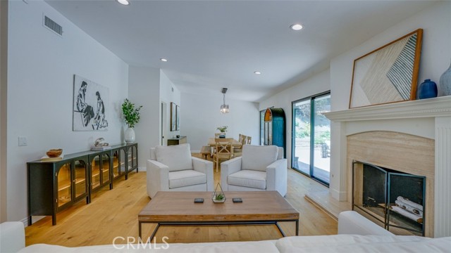22914 Gershwin Drive, Woodland Hills CA: https://media.crmls.org/medias/ad108c99-e9d4-447c-8f95-546c97f3cbb2.jpg