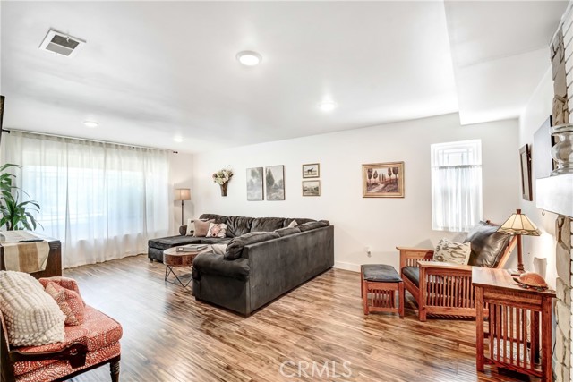 Detail Gallery Image 8 of 24 For 458 Termino, Corona,  CA 92879 - 4 Beds | 2 Baths