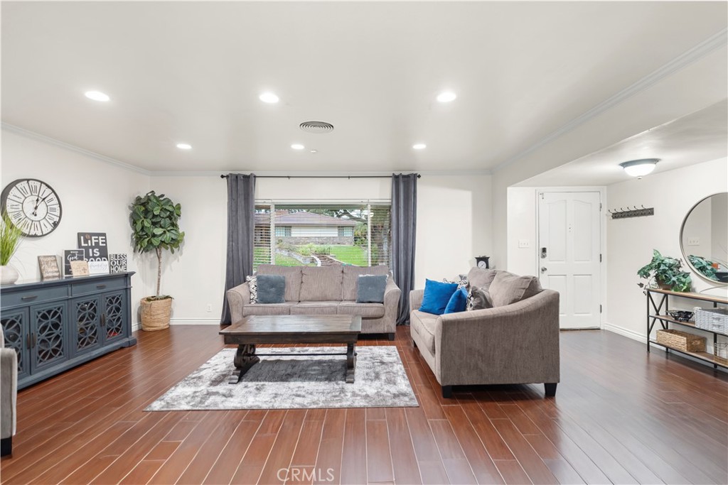 Ad114D32 Eff9 4Bfa Ac7F F8F754E9821C 1811 Country Club, Bakersfield, Ca 93306 &Lt;Span Style='BackgroundColor:transparent;Padding:0Px;'&Gt; &Lt;Small&Gt; &Lt;I&Gt; &Lt;/I&Gt; &Lt;/Small&Gt;&Lt;/Span&Gt;