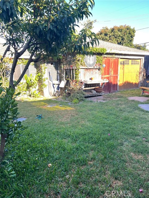 9312 Garden View Avenue, South Gate CA: https://media.crmls.org/medias/ad118a48-611a-44fd-89bf-b23d7bc4f27e.jpg