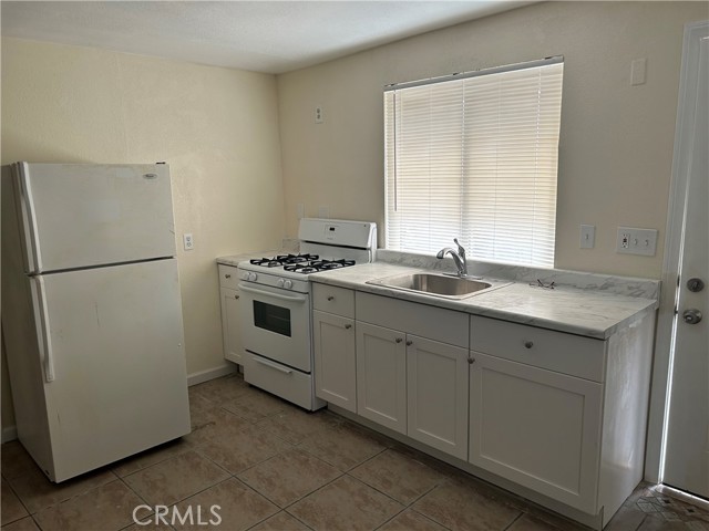 Detail Gallery Image 3 of 8 For 632 N Birch #B,  Rialto,  CA 92376 - 2 Beds | 1 Baths