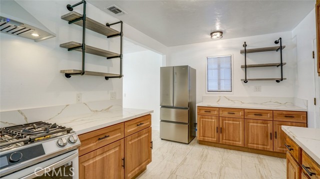 Detail Gallery Image 22 of 67 For 22123 Bassett St, Canoga Park,  CA 91303 - 3 Beds | 2 Baths