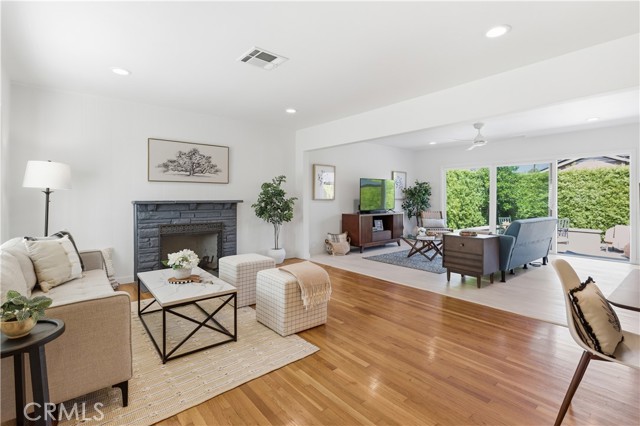 Detail Gallery Image 2 of 22 For 6713 E El Salvador, Long Beach,  CA 90815 - 2 Beds | 1 Baths