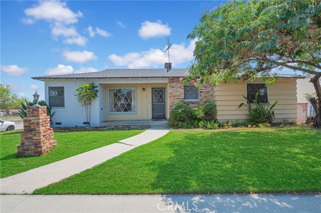 321 E Oakmont Drive, Montebello CA: https://media.crmls.org/medias/ad12e49b-ba84-455c-a300-dbe4b4a9e666.jpg