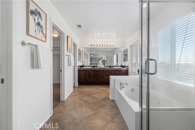 1512 E Nocta Privado, Ontario CA: https://media.crmls.org/medias/ad13085c-5b04-4403-86a3-bf019e5179e7.jpg