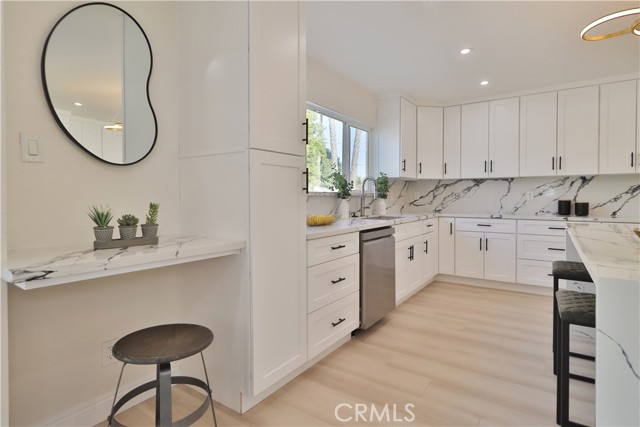 22131 1/2 Victory, Canoga Park CA: https://media.crmls.org/medias/ad135dce-038e-423d-95b2-d8089711e59b.jpg