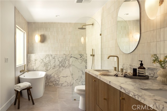 3499 San Rafael Circle, Costa Mesa CA: https://media.crmls.org/medias/ad1387a2-dee4-4622-977c-326a092a45d3.jpg