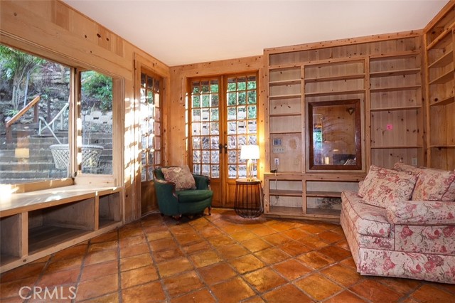 Detail Gallery Image 5 of 36 For 9860 Yoakum Dr, Beverly Hills,  CA 90210 - 1 Beds | 2 Baths