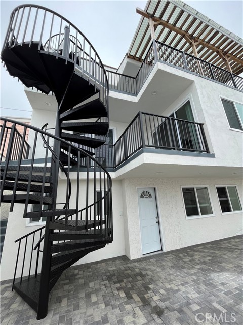 945 Montgomery Drive, Hermosa Beach CA: https://media.crmls.org/medias/ad14e5da-9d51-4d4d-9bd6-0ba323a1d4c1.jpg