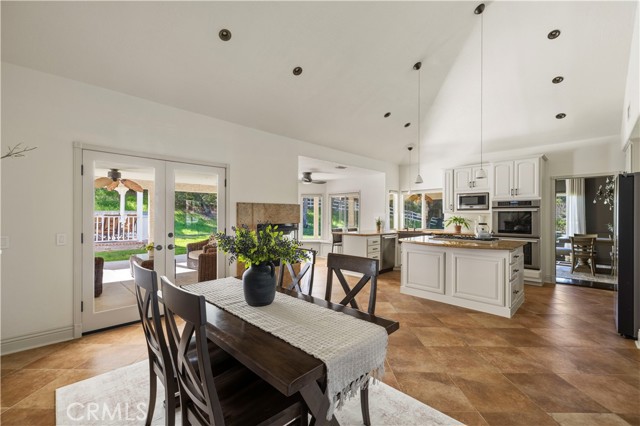 Detail Gallery Image 12 of 45 For 15629 Bronco Dr, Canyon Country,  CA 91387 - 4 Beds | 3 Baths